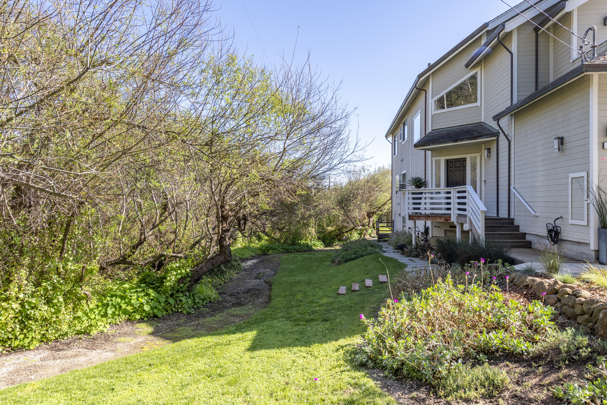 548 Hermosa Ave