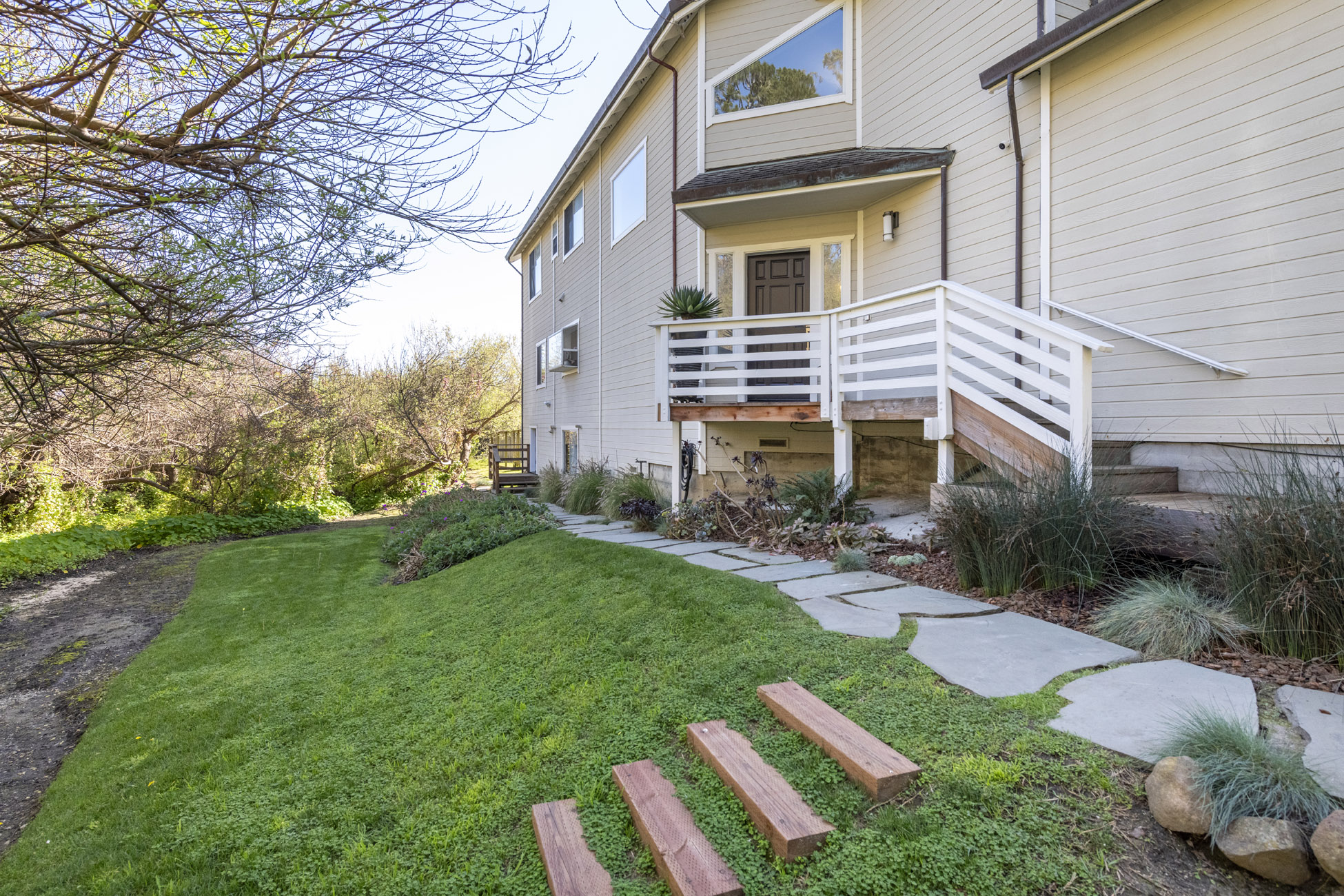 548 Hermosa Ave