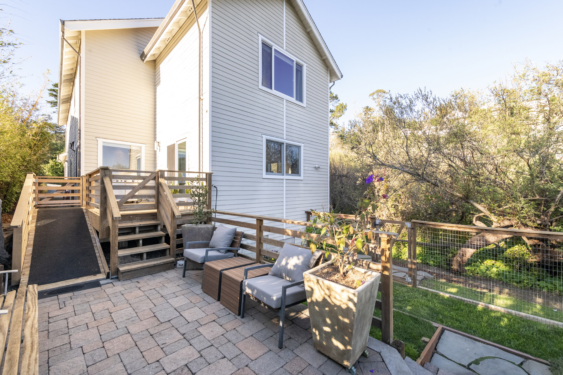 548 Hermosa Ave